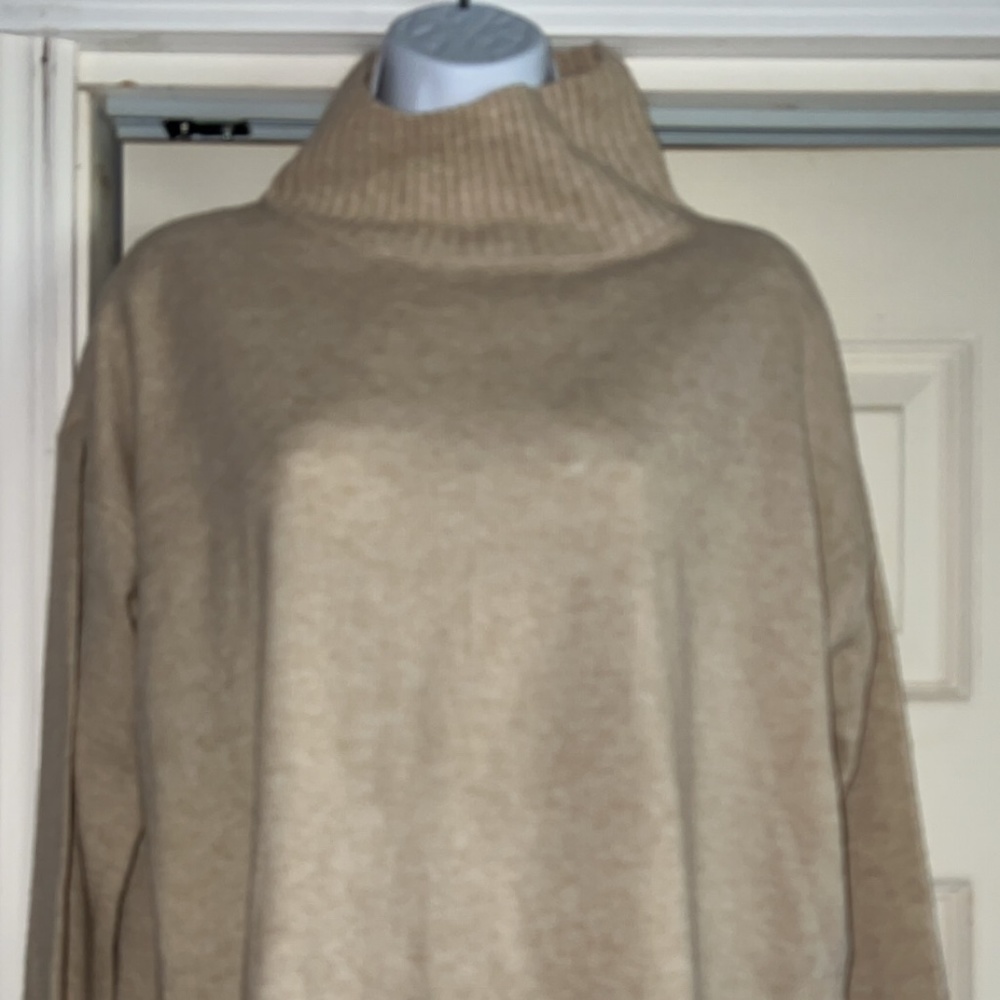 BY TOGETHER WOMANS CREAM TURTLE NECK SWEATER
